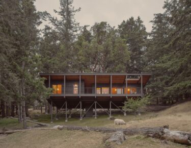 Trestle Cabin by Miller Hull Photo by Juan Benavides
